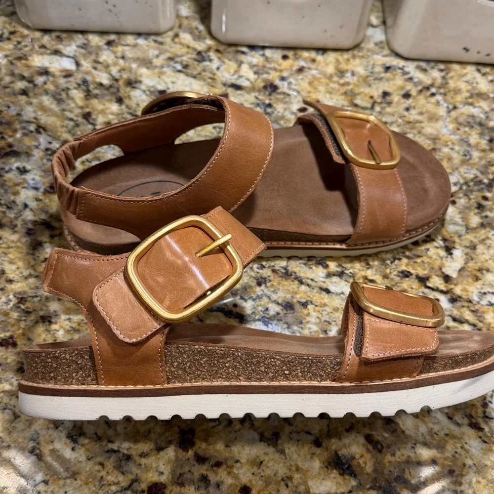 Taos Footwear Tan Leather Buckle Sandals On the Double - Picture 4 of 9